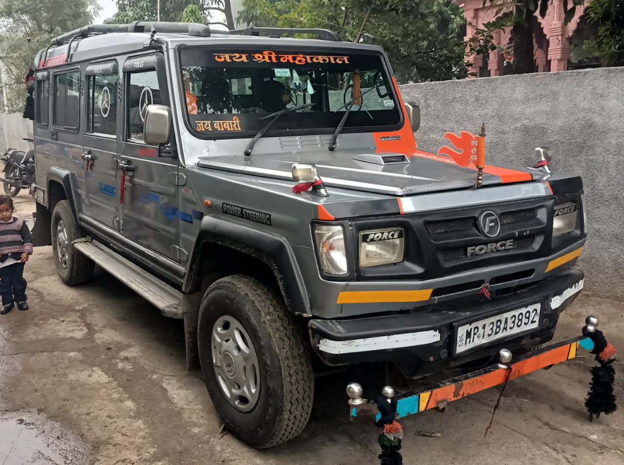 sanwariya-tour-travels-toofan-car.jpeg